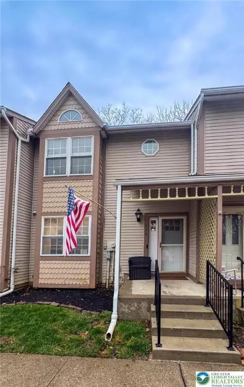 110 Independence Ct, Bethlehem, PA 18020