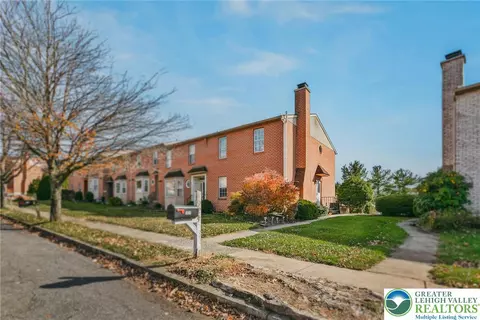 1924 Alberta Dr, Fullerton, PA 18052
