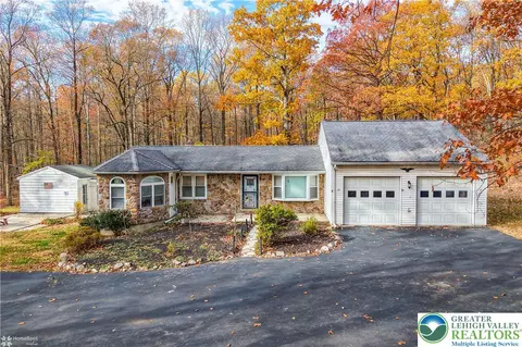 9160 Furnace Rd, Slatington, PA 18080