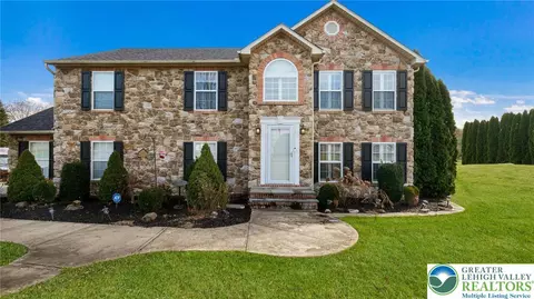 9032 Claussville Rd, Fogelsville, PA 18051