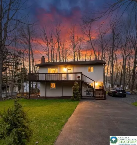 9071 Idlewild Dr, Coolbaugh Twp, PA 18466