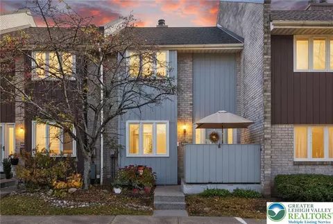 415 Carver Dr, Bethlehem, PA 18017