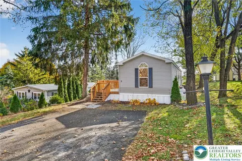 5 Woodview Ct, Bath, PA 18014 photo 3