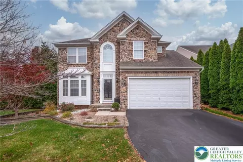 1215 Ciara Dr, Bethlehem, PA 18017