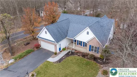 1 Pinewood Cir, Hazleton, PA 18202