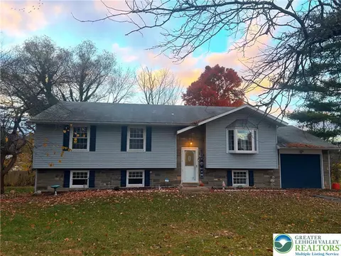 2316 Wagon Wheel Dr, Forks Twp, PA 18040