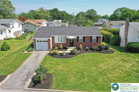 2809 Green Acres Dr, Allentown, PA 18103