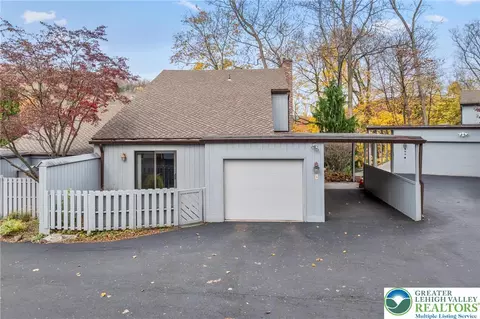 4 Kinderwood Dr, Easton, PA 18042