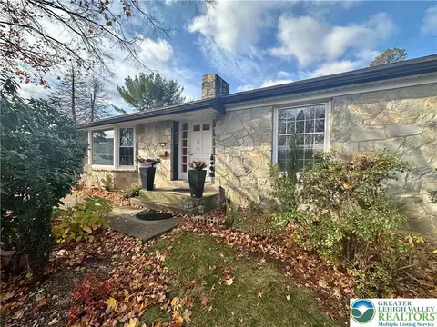 4125 Knauss Cir, Allentown, PA 18104