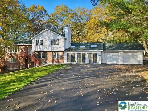 349 Bumble Bee Pass, Cresco, PA 18326