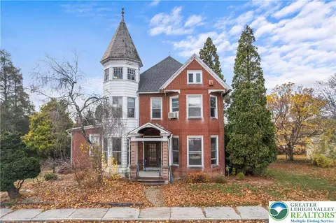 47 Cherry St, Walnutport, PA 18088