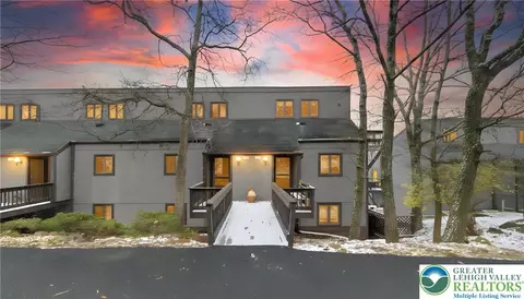 182 Upper Village Way, Tannersville, PA 18372