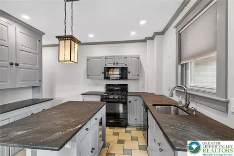 1036 Maple St, Bethlehem, PA 18018 photo 19