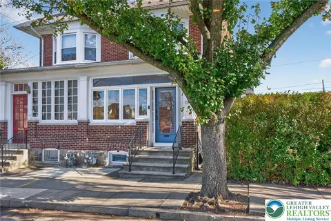 1036 Maple St, Bethlehem, PA 18018 photo 2