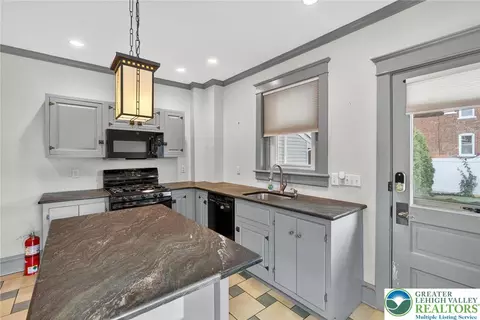 1036 Maple St, Bethlehem, PA 18018 photo 17