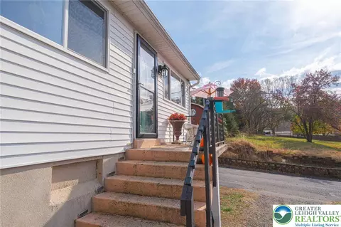 25 Church Rd, Pottsville, PA 17901