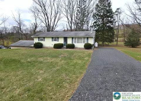 6134 Bottom Rd, Slatington, PA 18080