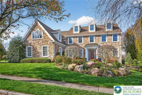 2056 Autumn Ridge Rd, Macungie, PA 18062