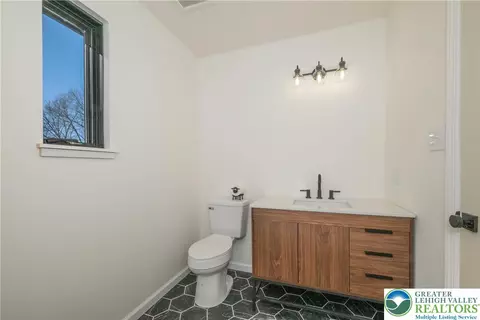 111 Main St, Glendon, PA 18042 photo 24