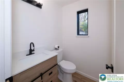 111 Main St, Glendon, PA 18042 photo 8