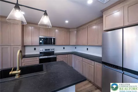 111 Main St, Glendon, PA 18042 photo 6