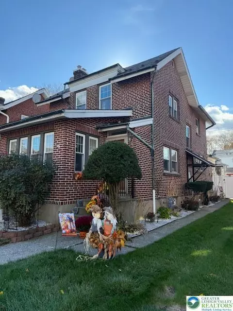 520 S Lynn St, Fountain Hill, PA 18015