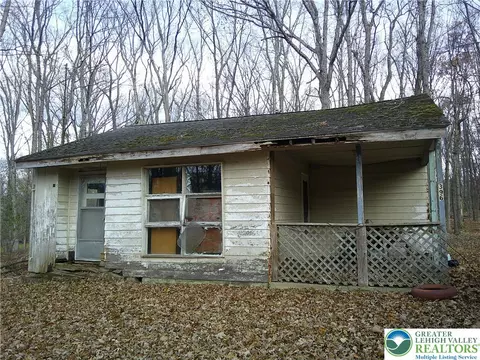 396 Turkey Ridge Rd, Mount Bethel, PA 18343