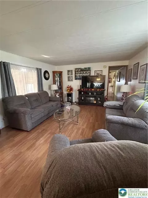 7 Springridge Rd, Bath, PA 18014 photo 3