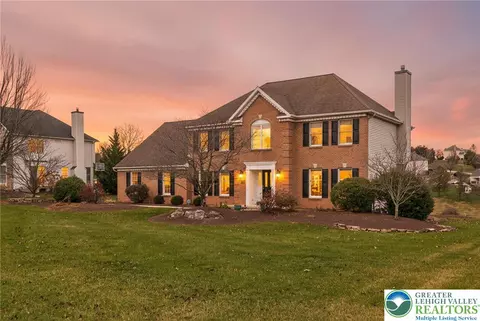 4748 York Dr, Orefield, PA 18069
