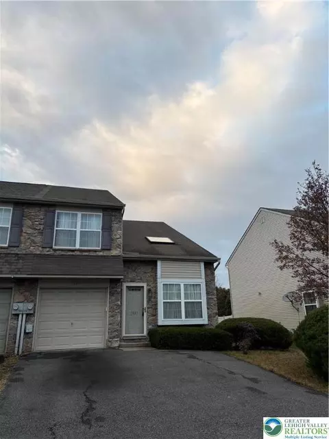 5619 Stonecroft Ln, Allentown, PA 18106