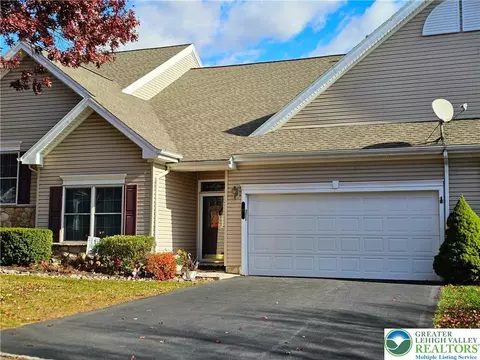 5 Canterbury Ln, Palmer Township, PA 18045