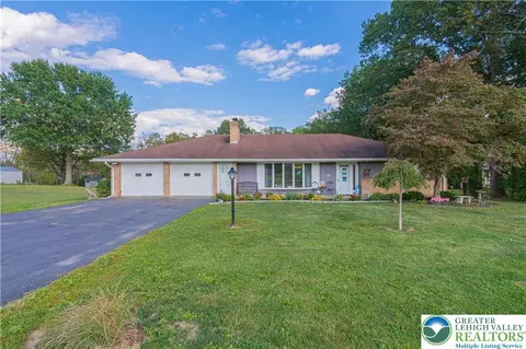 5651 Park Valley Rd, Schnecksville, PA 18078