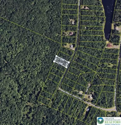 179 Oakridge Dr, Lehman Twp, PA 18328