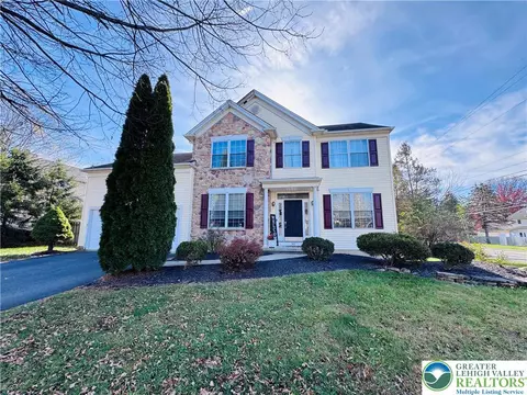 585 Adams St, Forks Twp, PA 18040