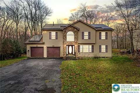 2127 Warwick Cir, Coolbaugh Twp, PA 18466