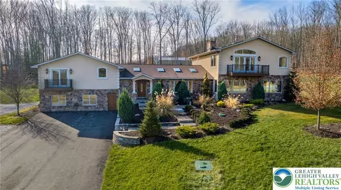 374 Packer Dr, Weatherly, PA 18255