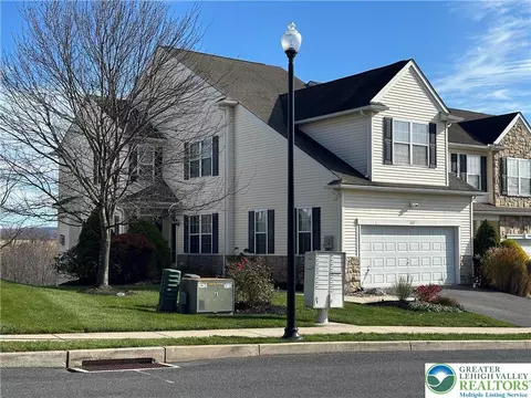 117 Willow Dr, Palmer Township, PA 18045