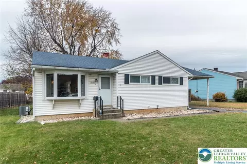 2152 Blossom Ln, Bethlehem, PA 18018