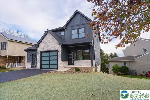 5050 Foxdale Dr, Whitehall Twp, PA 18052