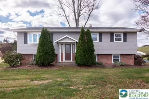 4441 Lehigh Dr, Walnutport, PA 18088