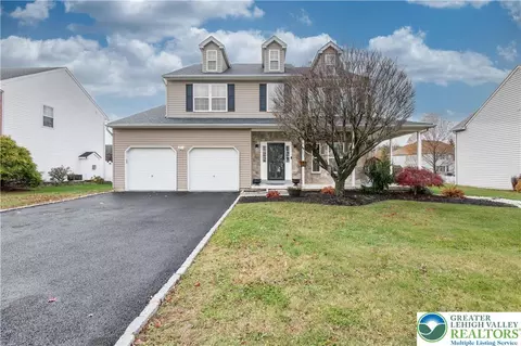 1702 Windmill Ln, Breinigsville, PA 18031
