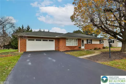 1327 Cobbler Ln, Allentown, PA 18104