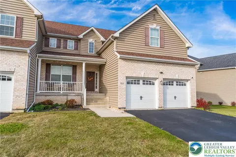 9615 Crescent Ln, Breinigsville, PA 18031