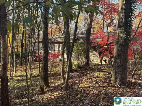1433 Deerpath Dr, Walnutport, PA 18088