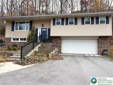 6711 Powder Valley Rd, Zionsville, PA 18092