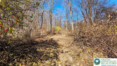 4057 Sherry Hill Rd, Saucon Twp, PA 18055