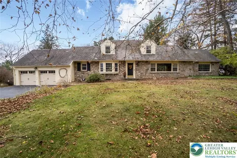 510 Pine Top Trl, Bethlehem, PA 18017