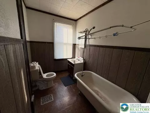 Bath - 521 Maple St, Bethlehem, PA 18018 photo 1 of 1