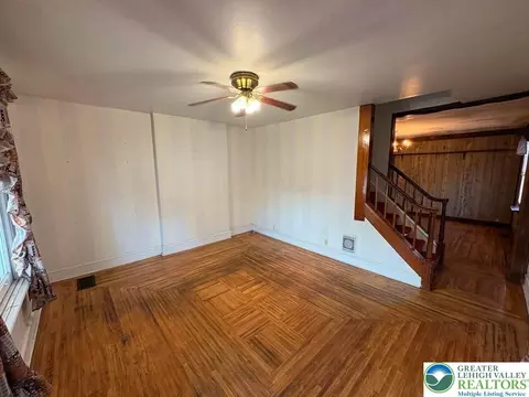 Living - 521 Maple St, Bethlehem, PA 18018 photo 1 of 2