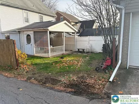 Exterior - 521 Maple St, Bethlehem, PA 18018 photo 3 of 3